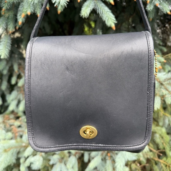 Coach Handbags - VINTAGE COACH Companion Flap Black 9076 Crossbody Turnlock Leather Shoulder Bag
